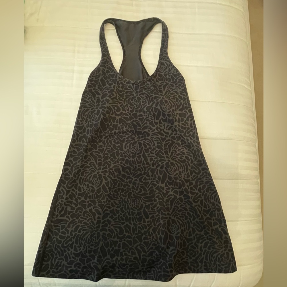 Lululemon black tank